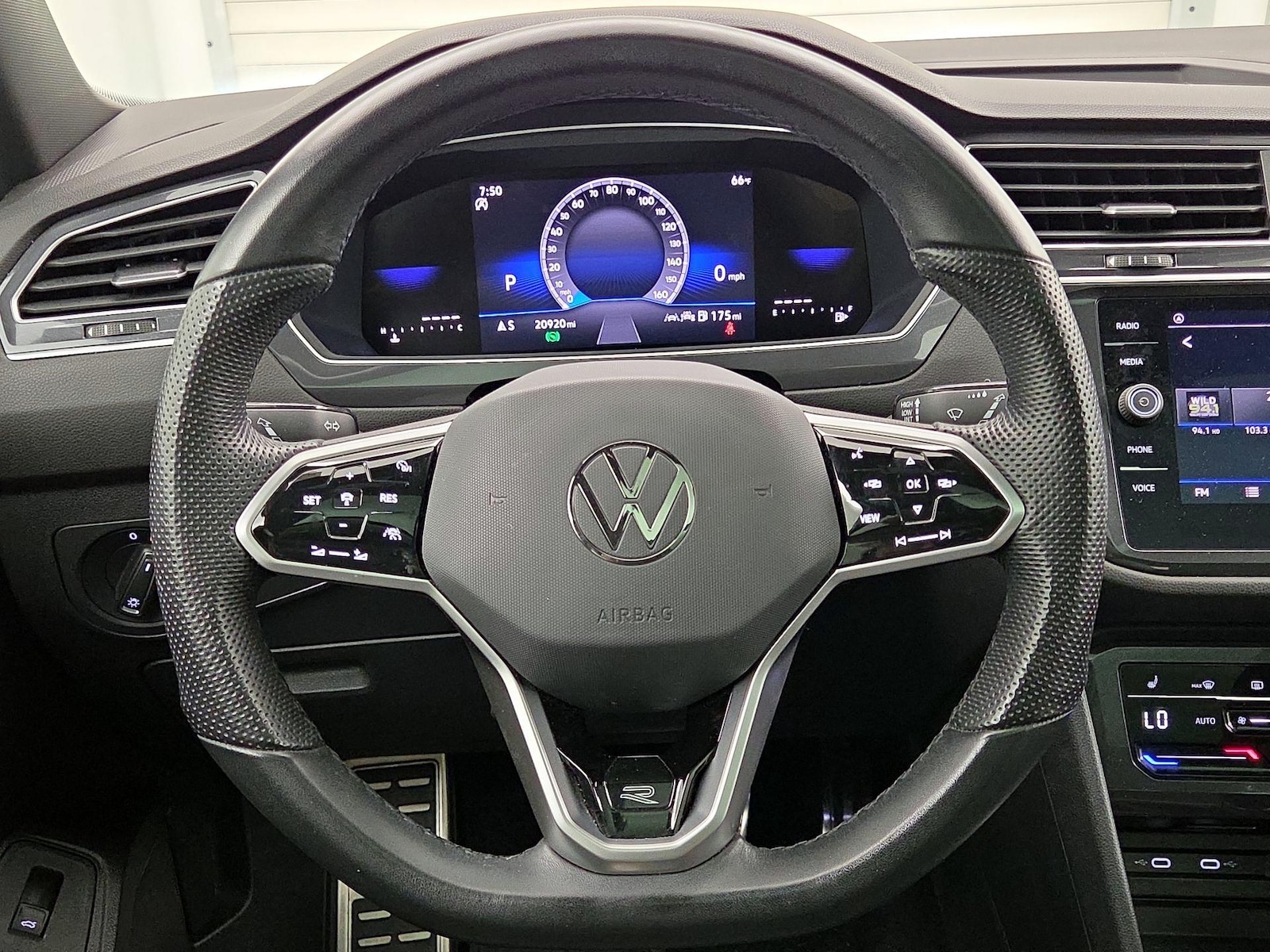 2024 Volkswagen Tiguan SE R-LINE BLACK - Photo 11