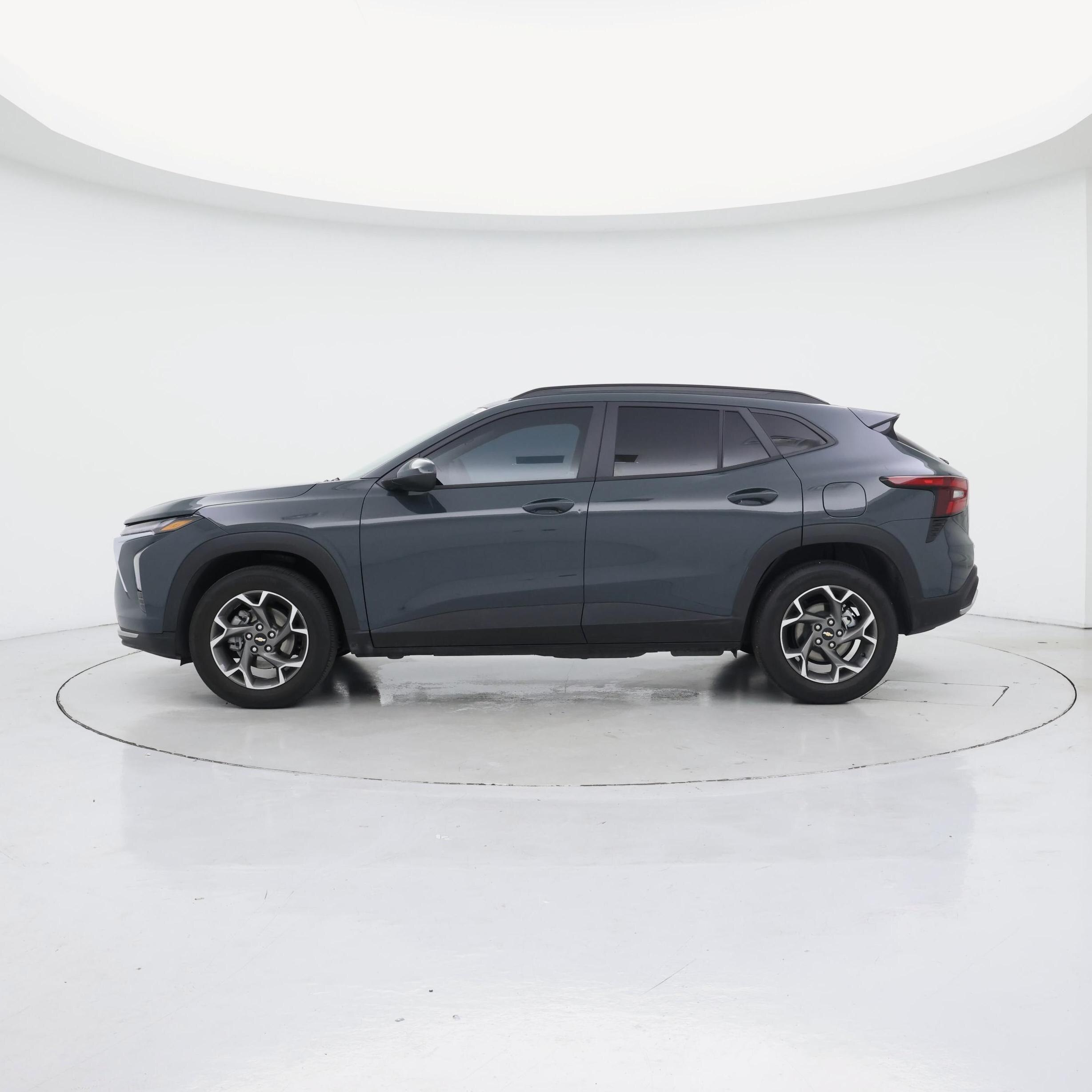 Thumbnail: 2026 Chevrolet Trax - 3