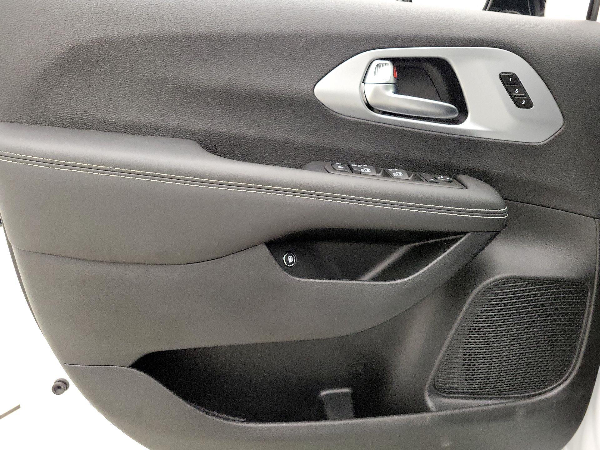 Thumbnail: 2024 Chrysler Pacifica - 12