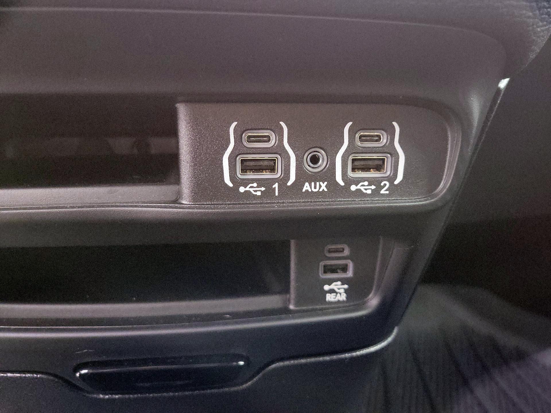 Thumbnail: 2024 Chrysler Pacifica - 19