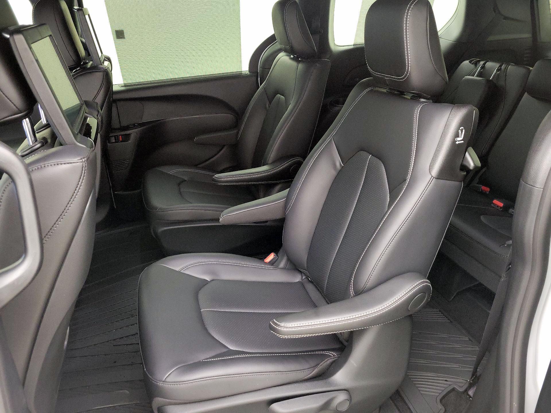 Thumbnail: 2024 Chrysler Pacifica - 20