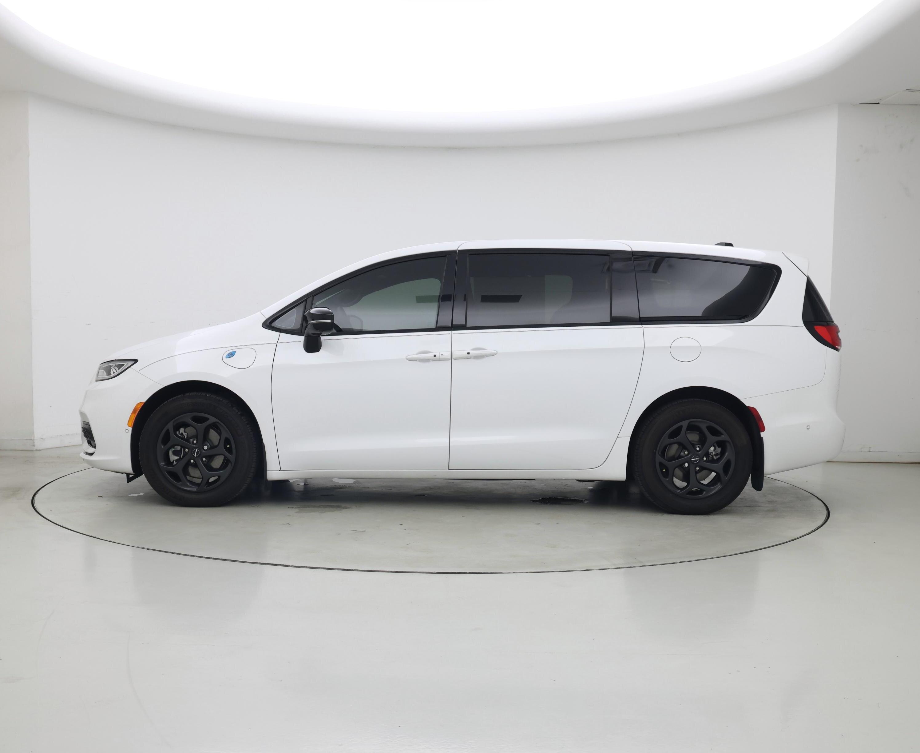 Thumbnail: 2024 Chrysler Pacifica - 3