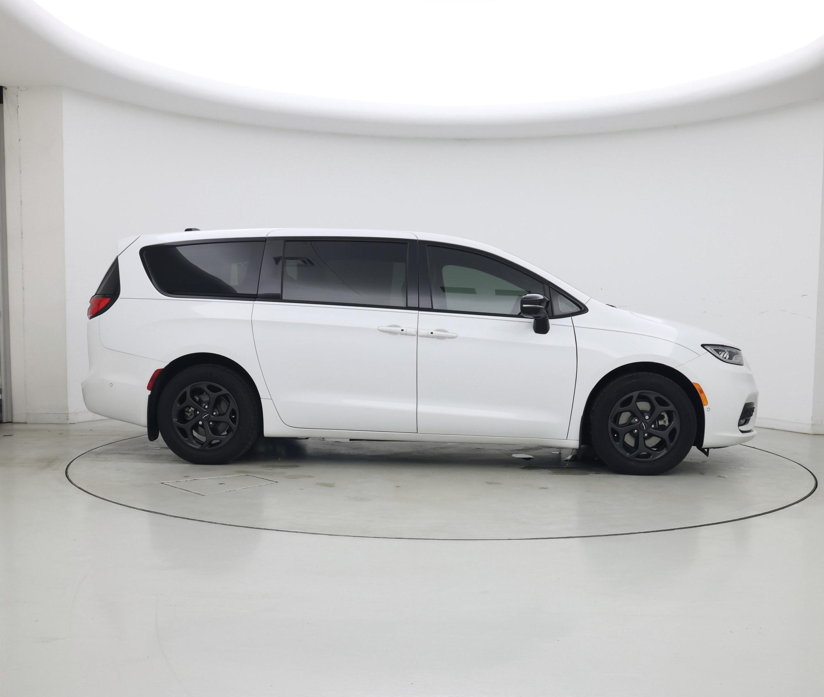 Thumbnail: 2024 Chrysler Pacifica - 7
