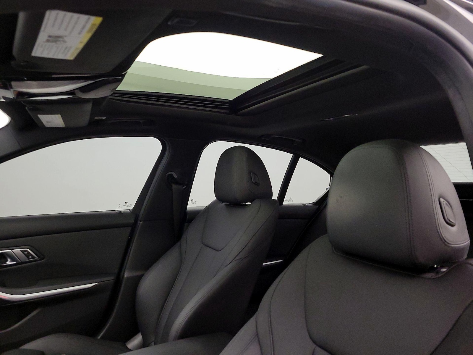 Sunroof(s) & Overhead Airbags