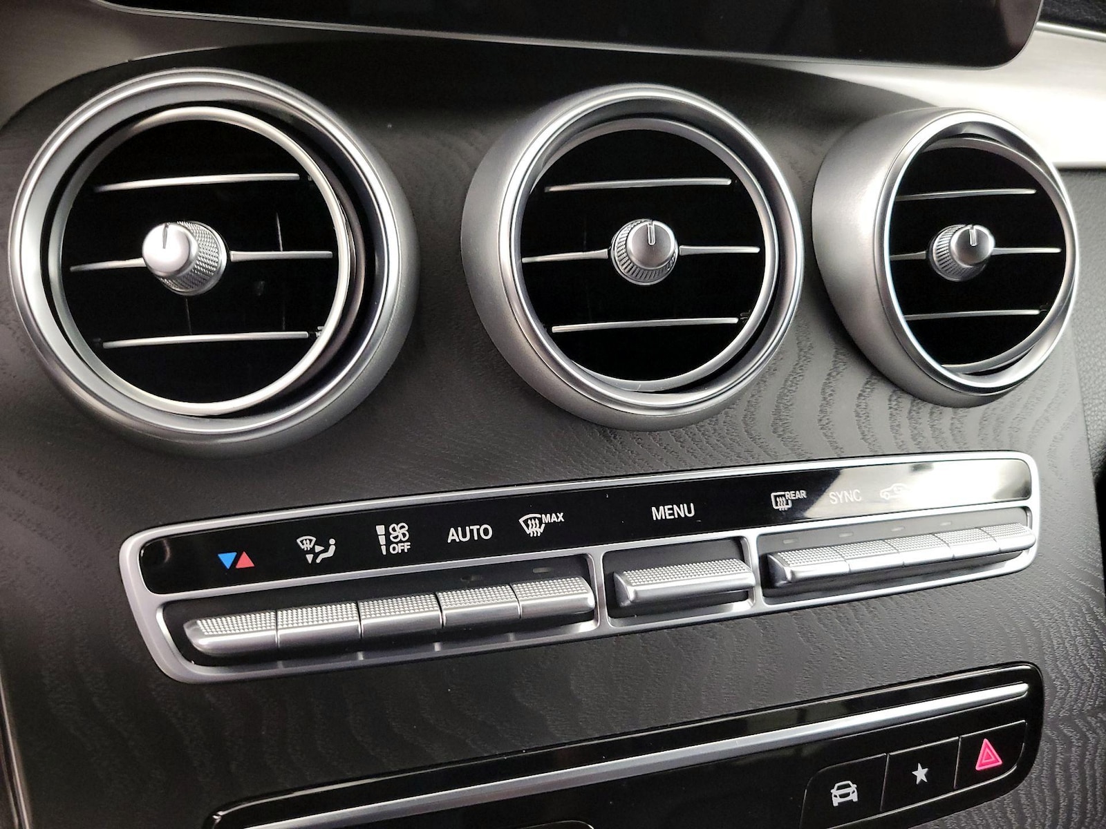 2023 Mercedes-Benz GLC Coupe GLC300 - Photo 17