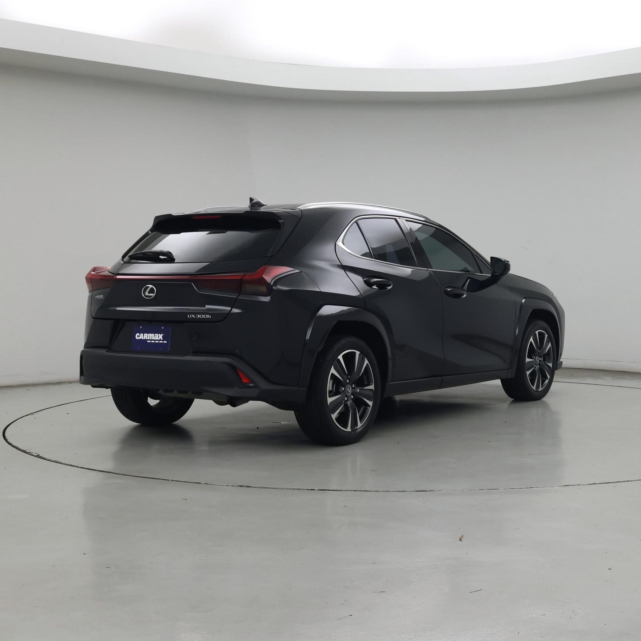 Thumbnail: 2025 Lexus UX - 8