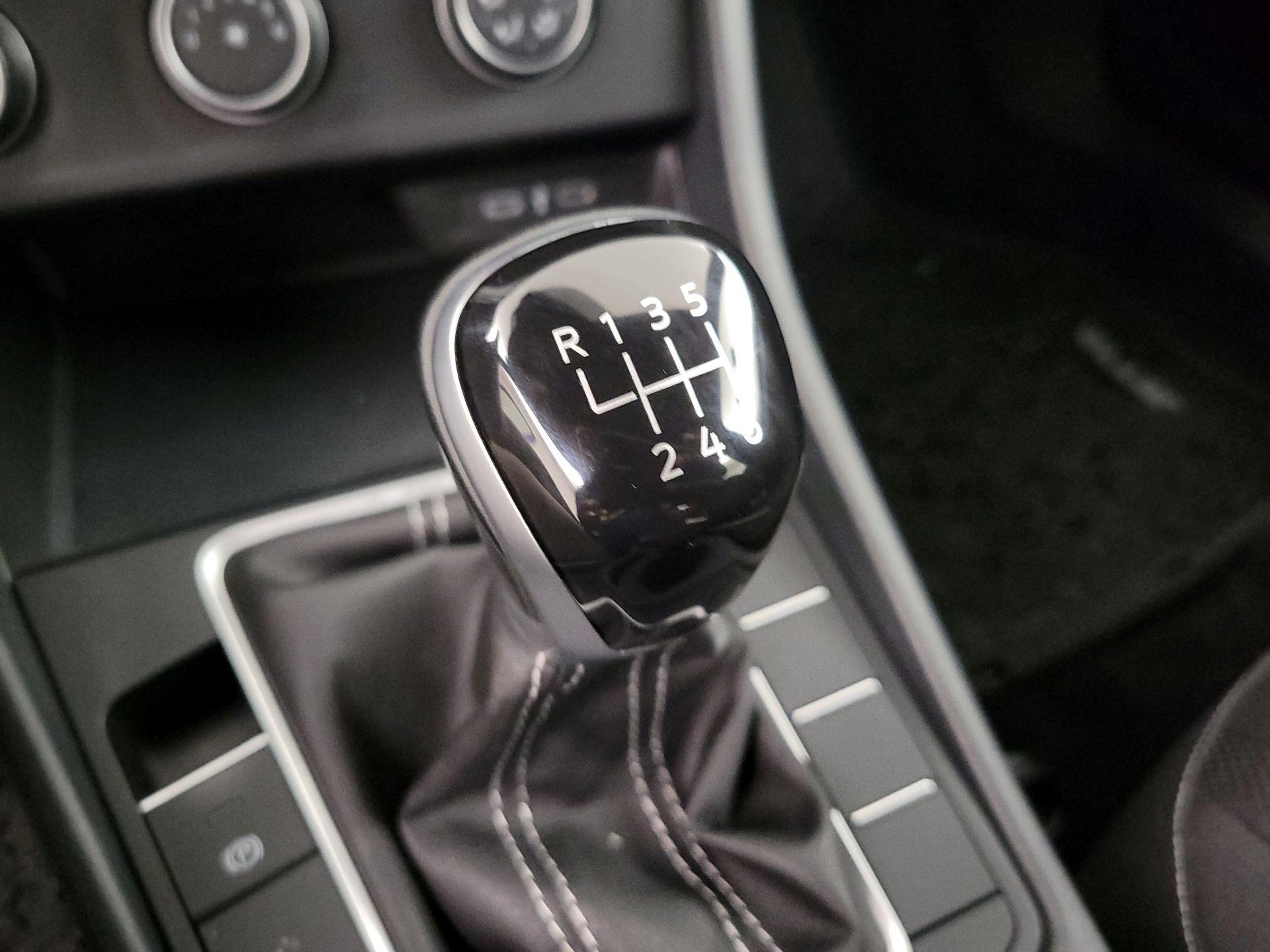 Thumbnail: 2024 Volkswagen Jetta - 17