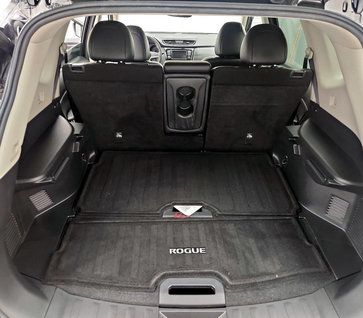 Trunk/Cargo (Seats Up)