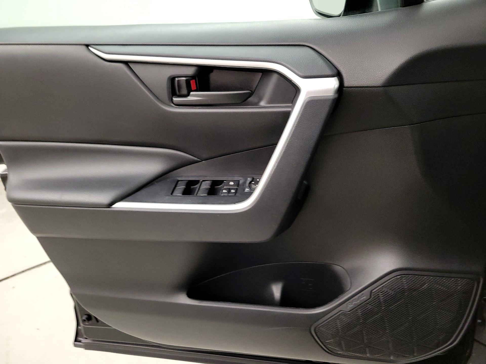 Thumbnail: 2022 Toyota RAV4 - 12
