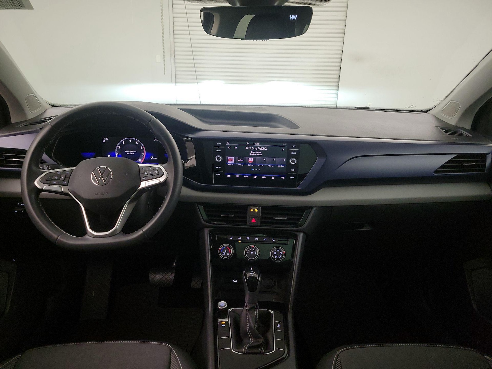 2023 Volkswagen Taos SE - Photo 10