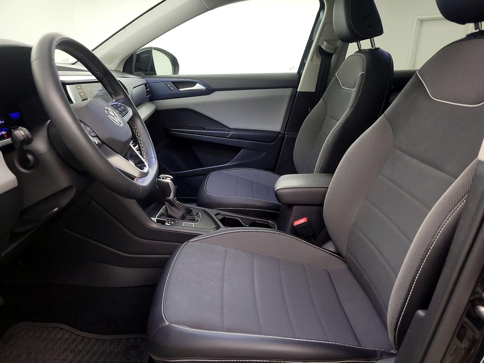 2023 Volkswagen Taos SE - Photo 12