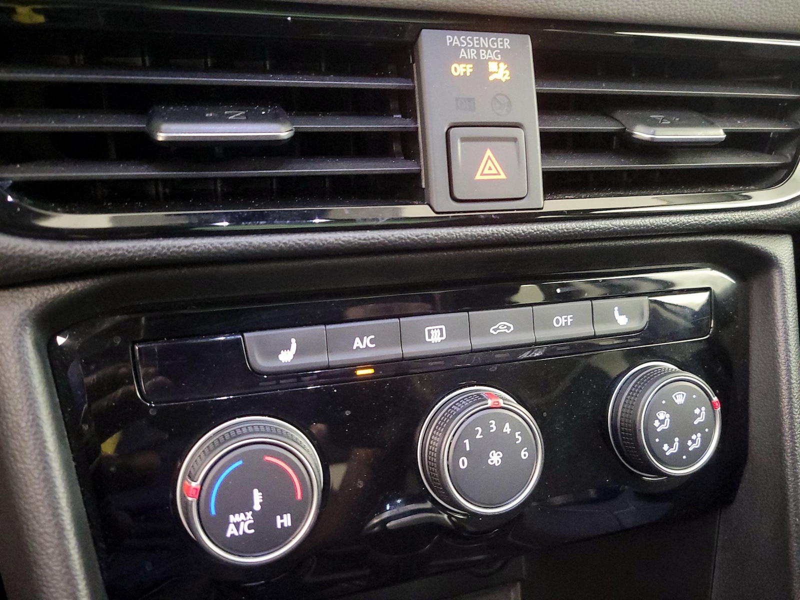 2023 Volkswagen Taos SE - Photo 17