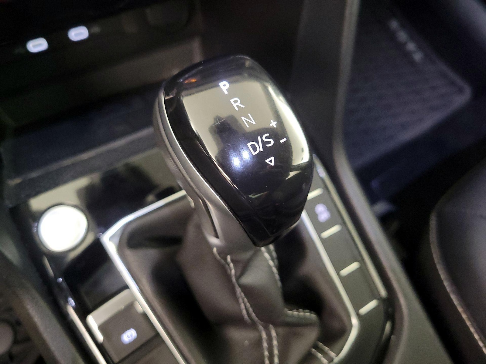 2023 Volkswagen Taos SE - Photo 18