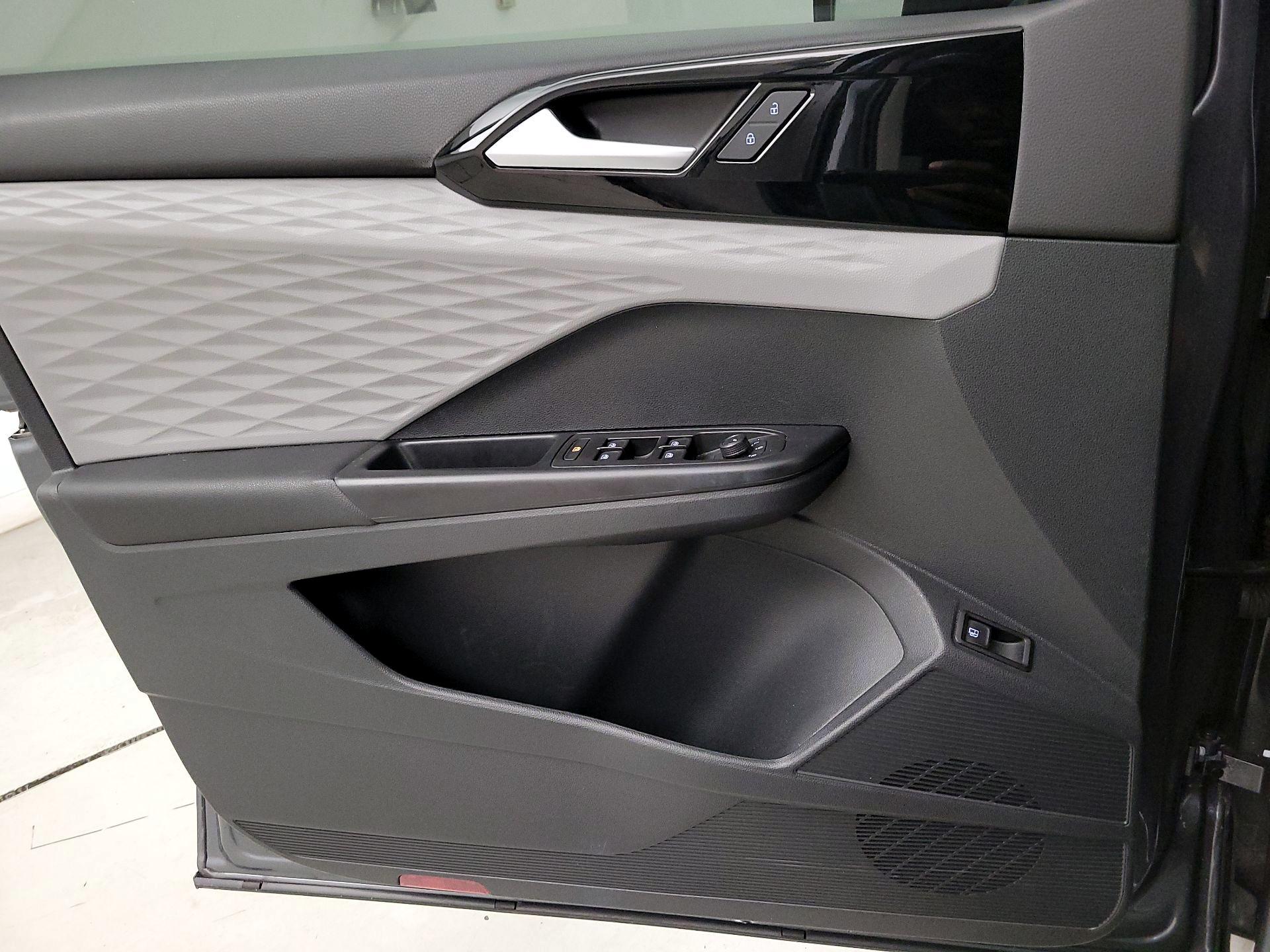 Thumbnail: 2023 Volkswagen Taos - 12