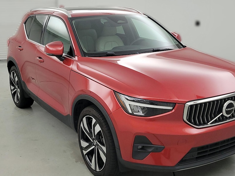 2023 Volvo XC40 B5 Plus Bright Theme
