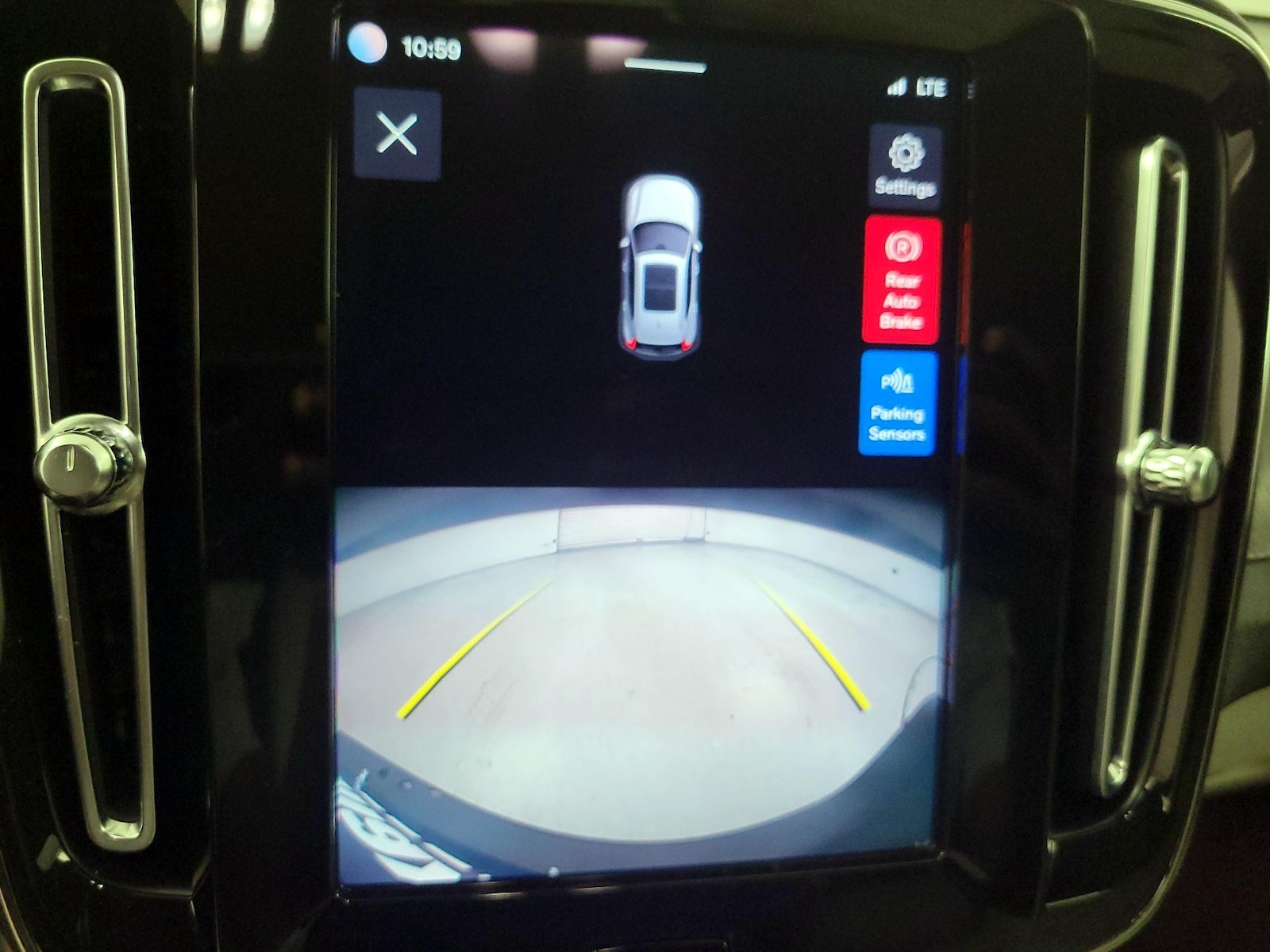 2023 Volvo XC40 Plus - Photo 15
