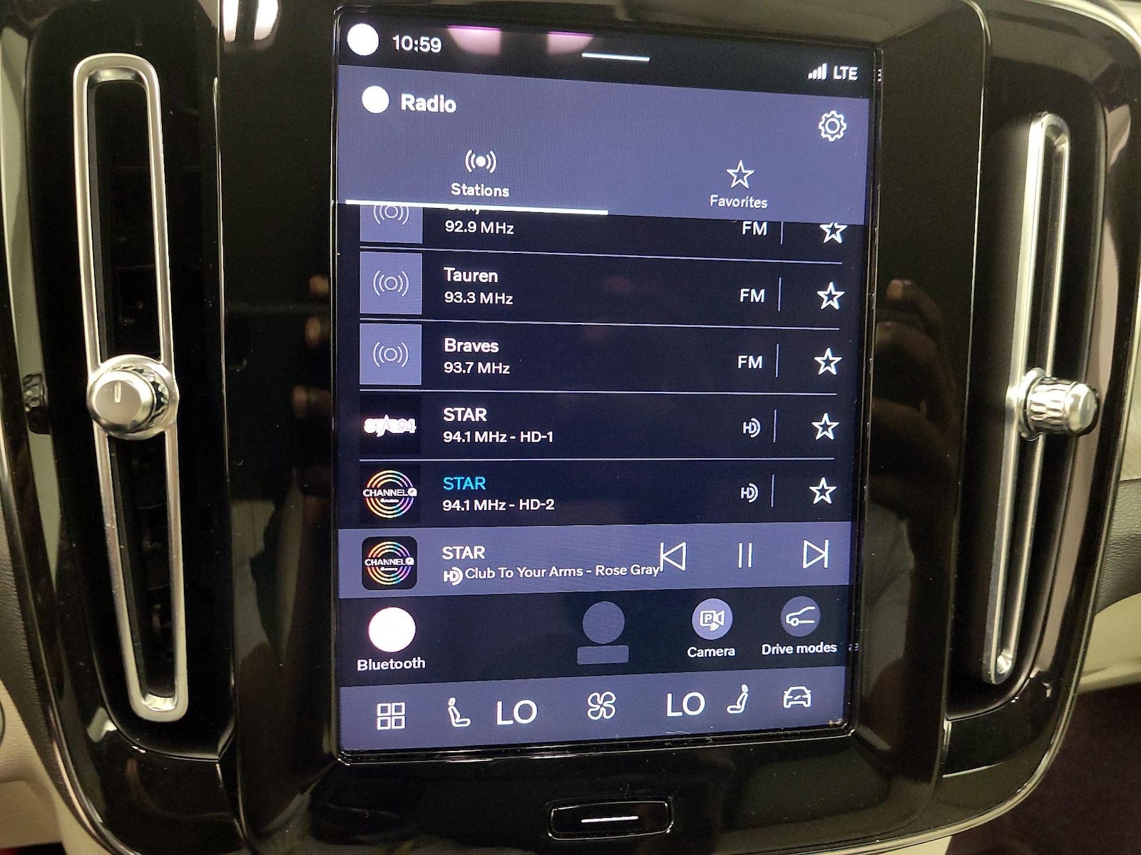 2023 Volvo XC40 Plus - Photo 16