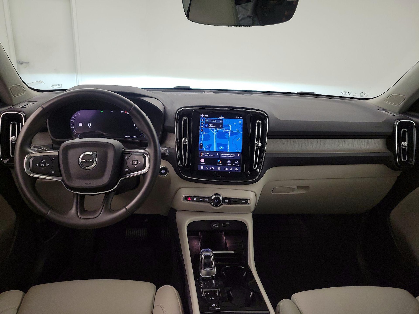 2023 Volvo XC40 Plus - Photo 9