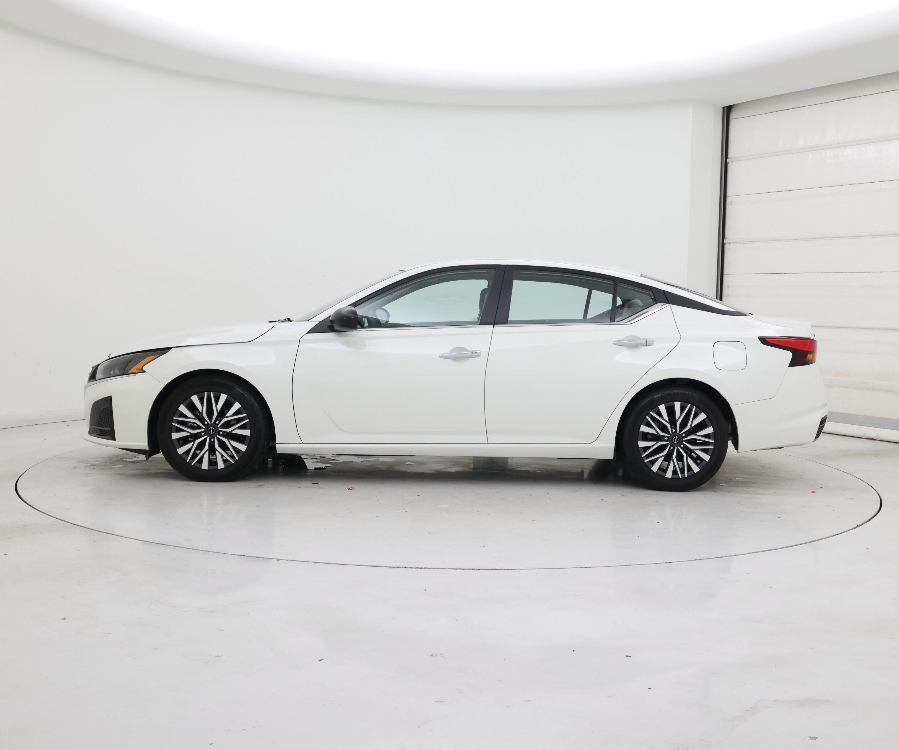 Thumbnail: 2024 Nissan Altima - 3