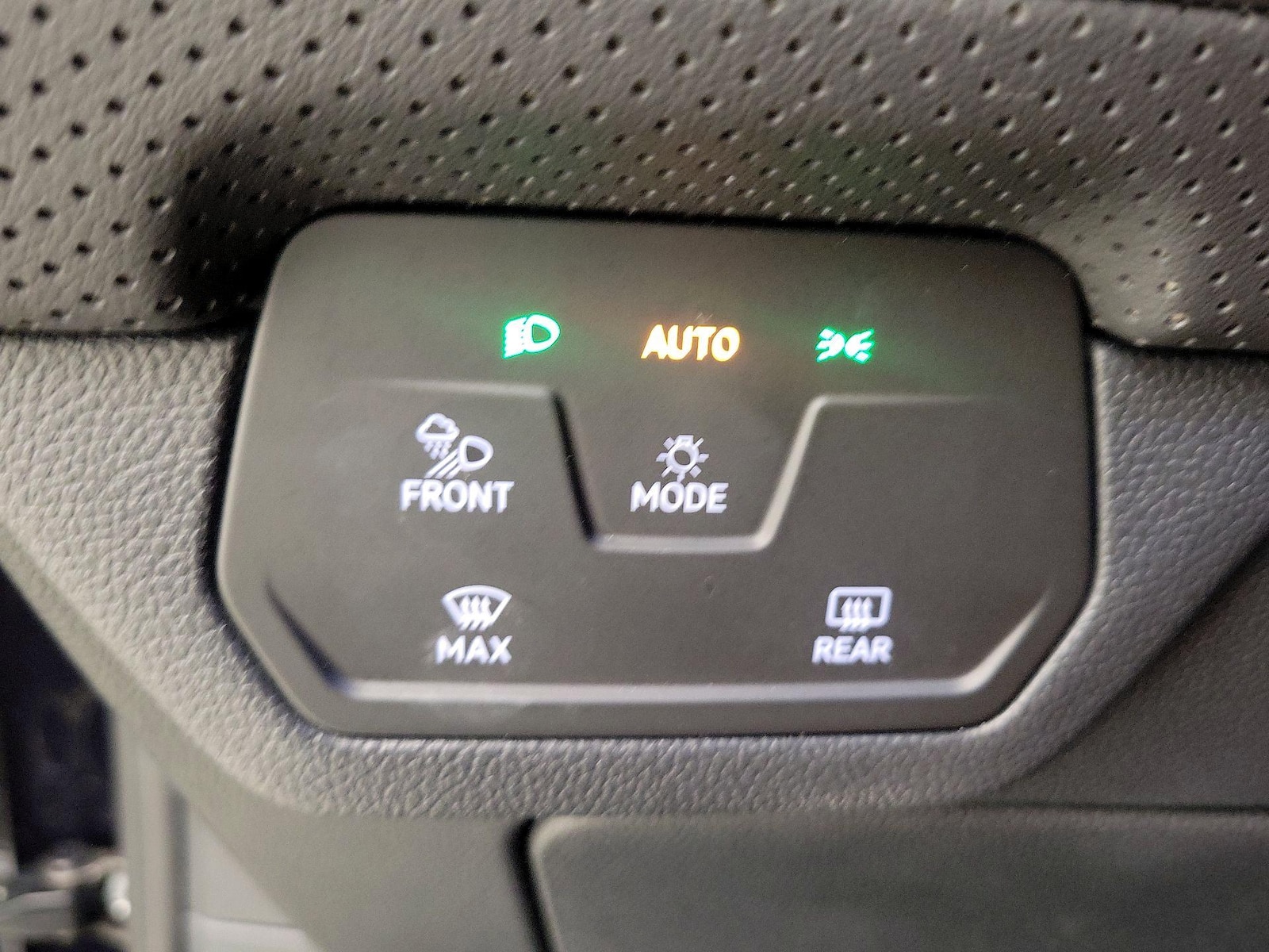 2025 Volkswagen Atlas Cross Sport SE w/Tech - Photo 14