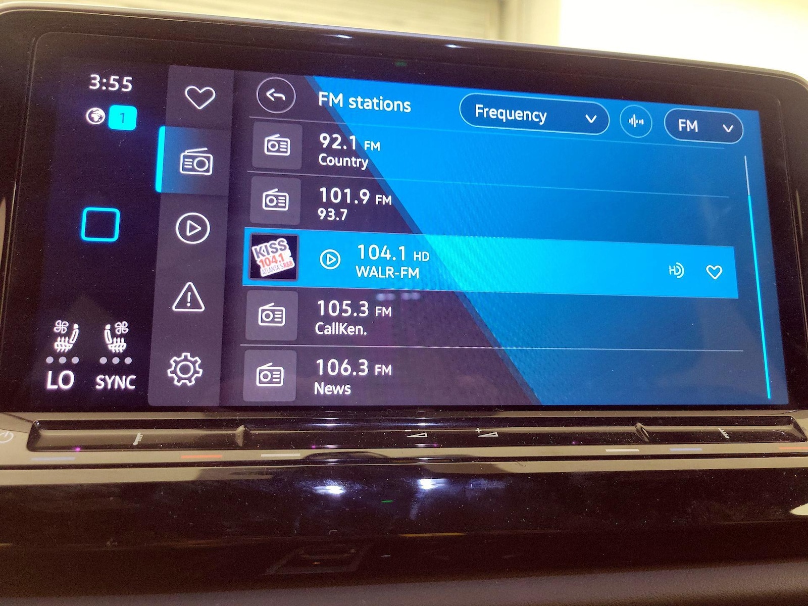 2025 Volkswagen Atlas Cross Sport SE w/Tech - Photo 16