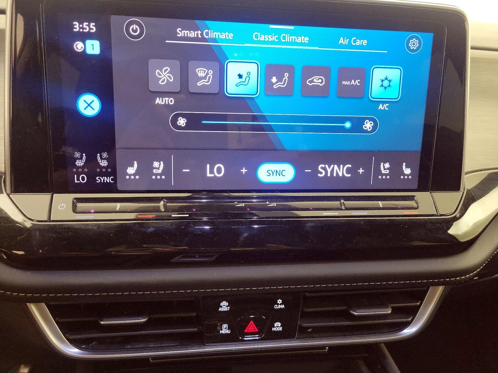 2025 Volkswagen Atlas Cross Sport SE w/Tech - Photo 17