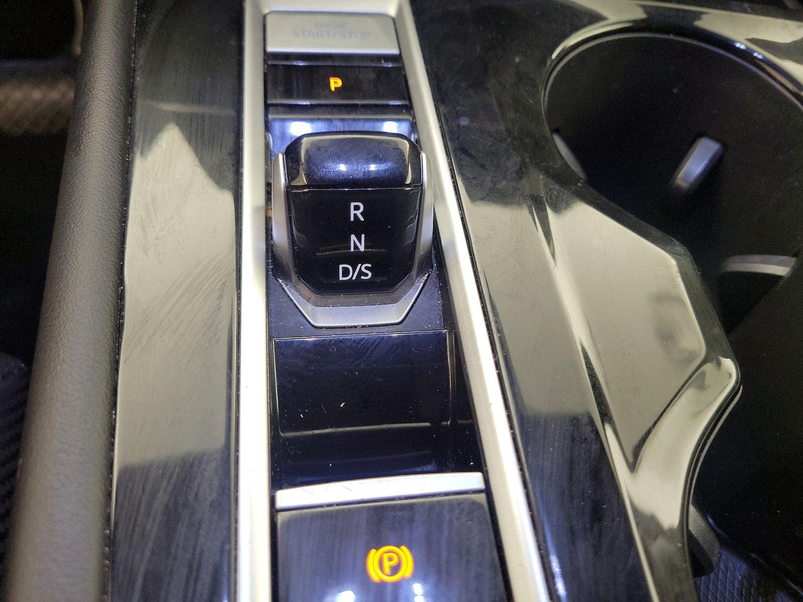 2025 Volkswagen Atlas Cross Sport SE w/Tech - Photo 18