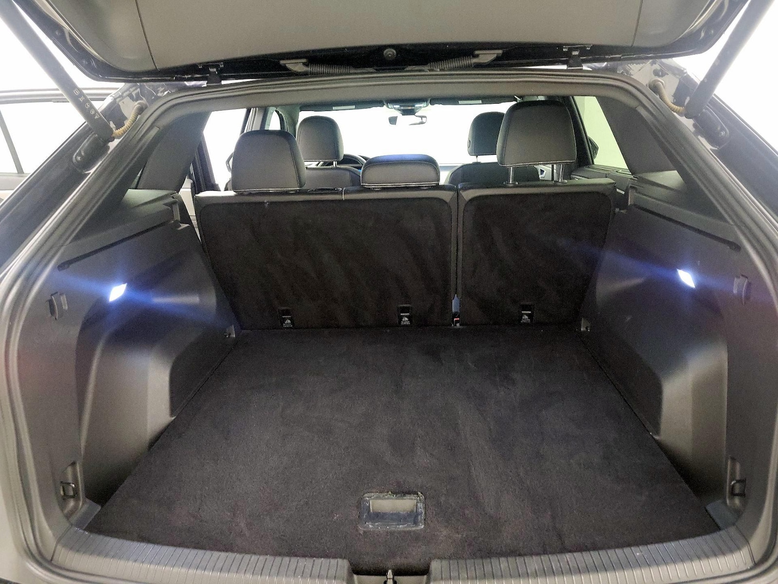 2025 Volkswagen Atlas Cross Sport SE w/Tech - Photo 21