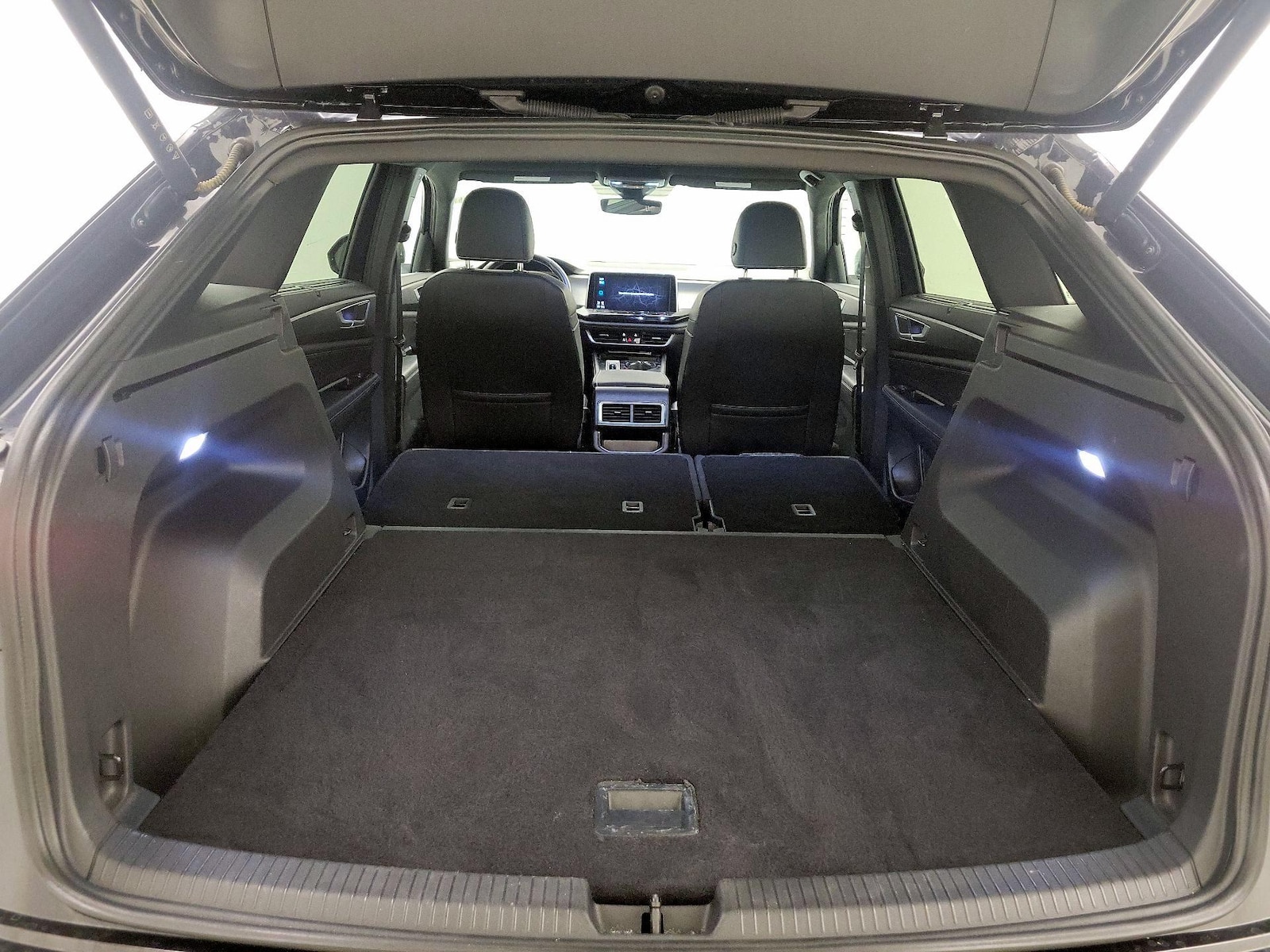 2025 Volkswagen Atlas Cross Sport SE w/Tech - Photo 22