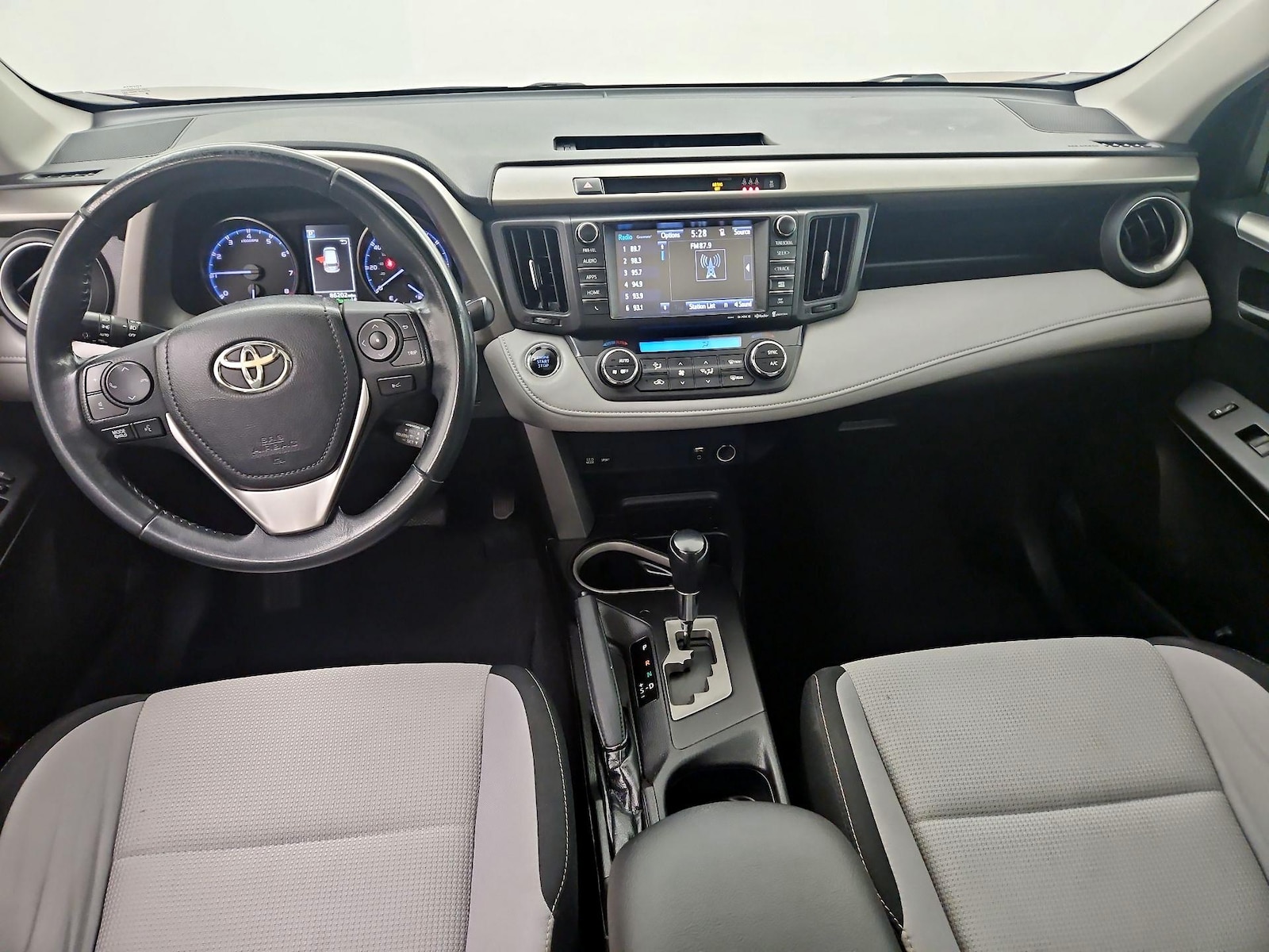 2018 Toyota RAV4 XLE - Photo 10