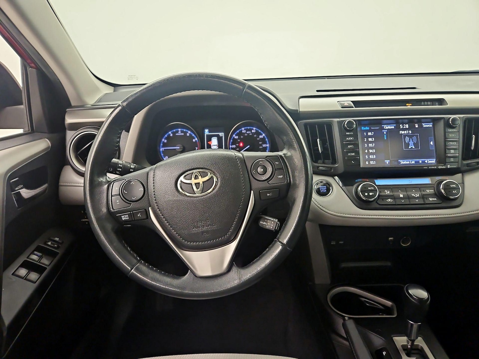 2018 Toyota RAV4 XLE - Photo 11