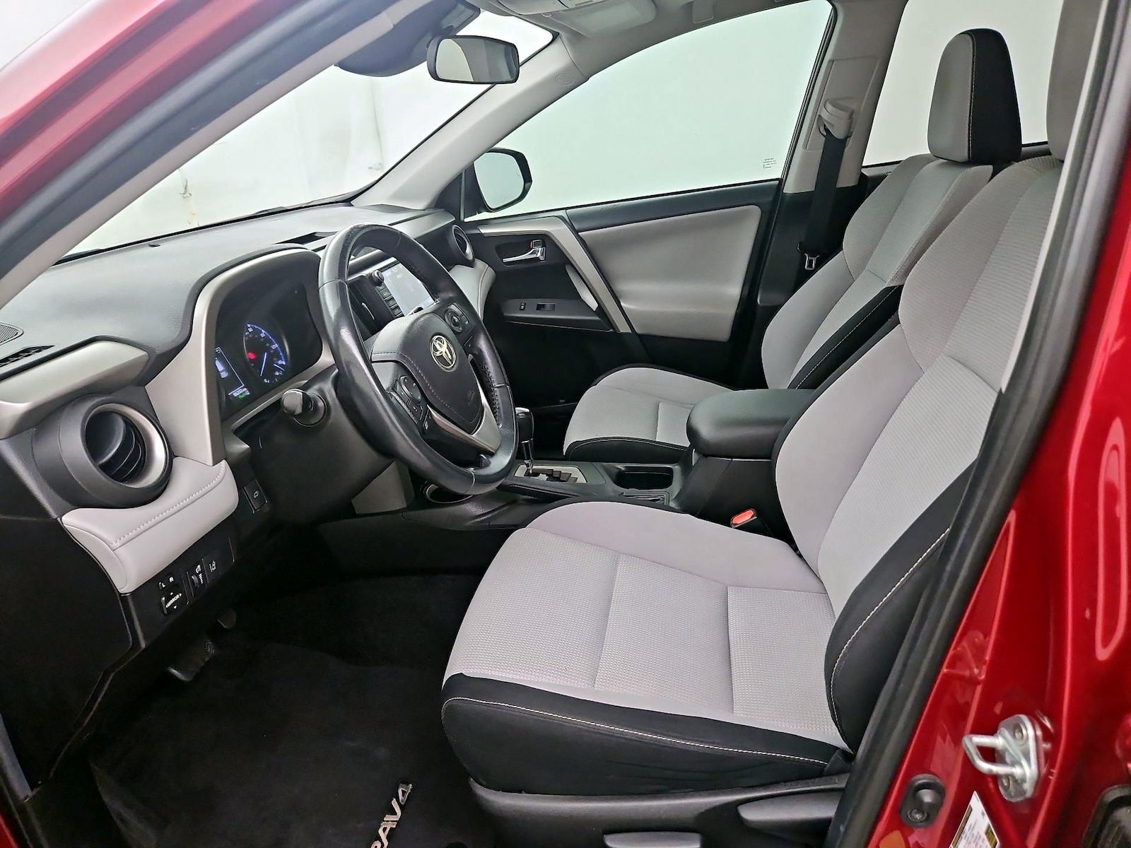 2018 Toyota RAV4 XLE - Photo 12