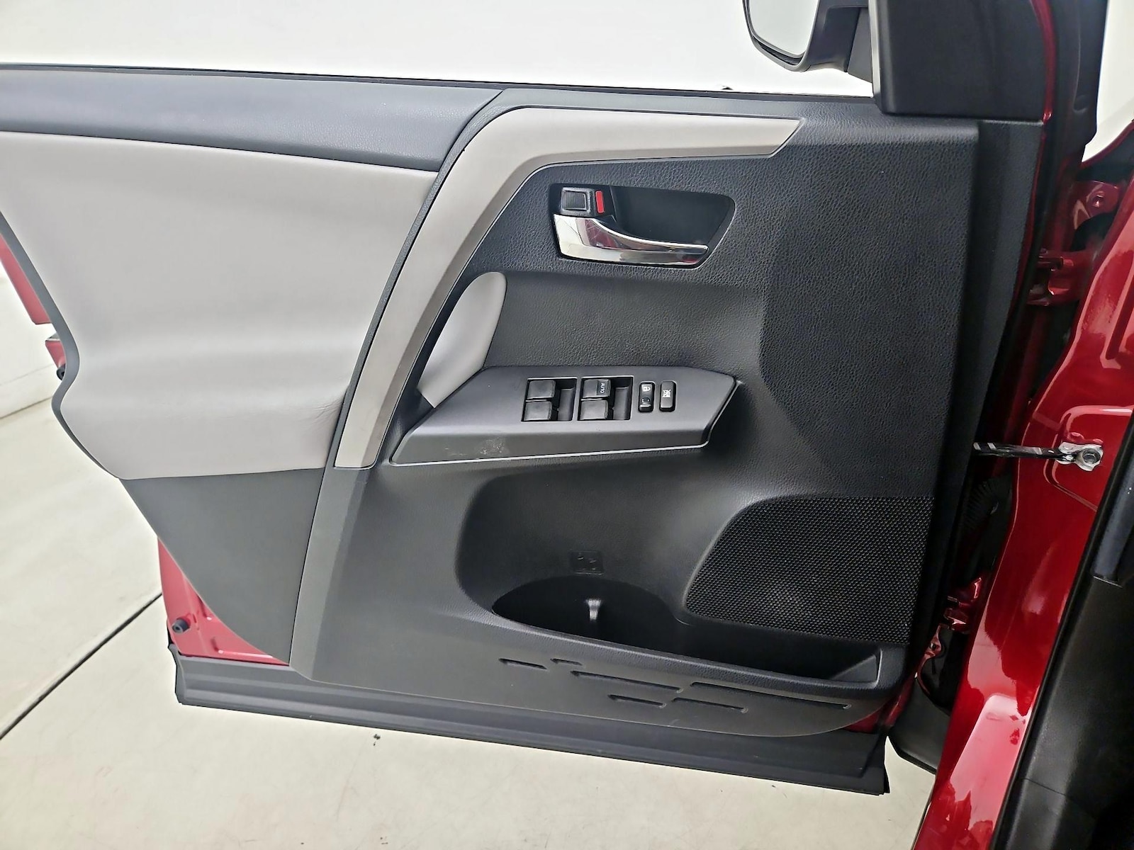 2018 Toyota RAV4 XLE - Photo 13