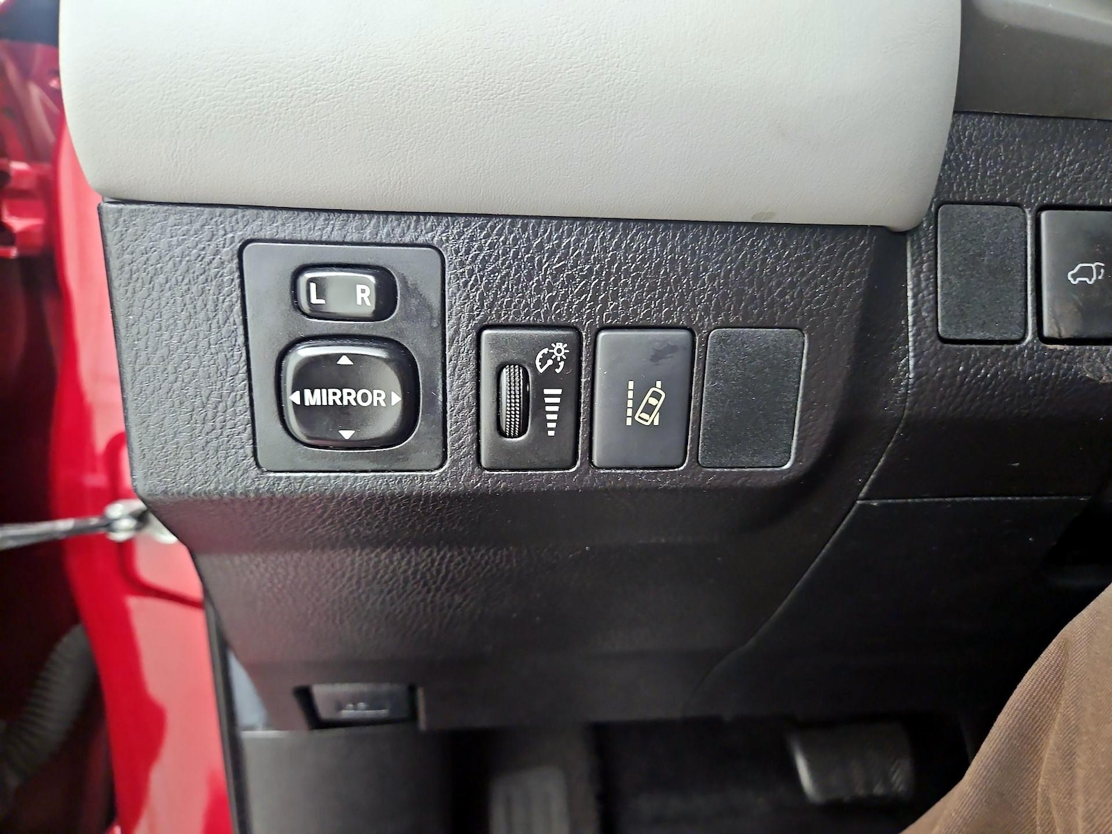 2018 Toyota RAV4 XLE - Photo 14