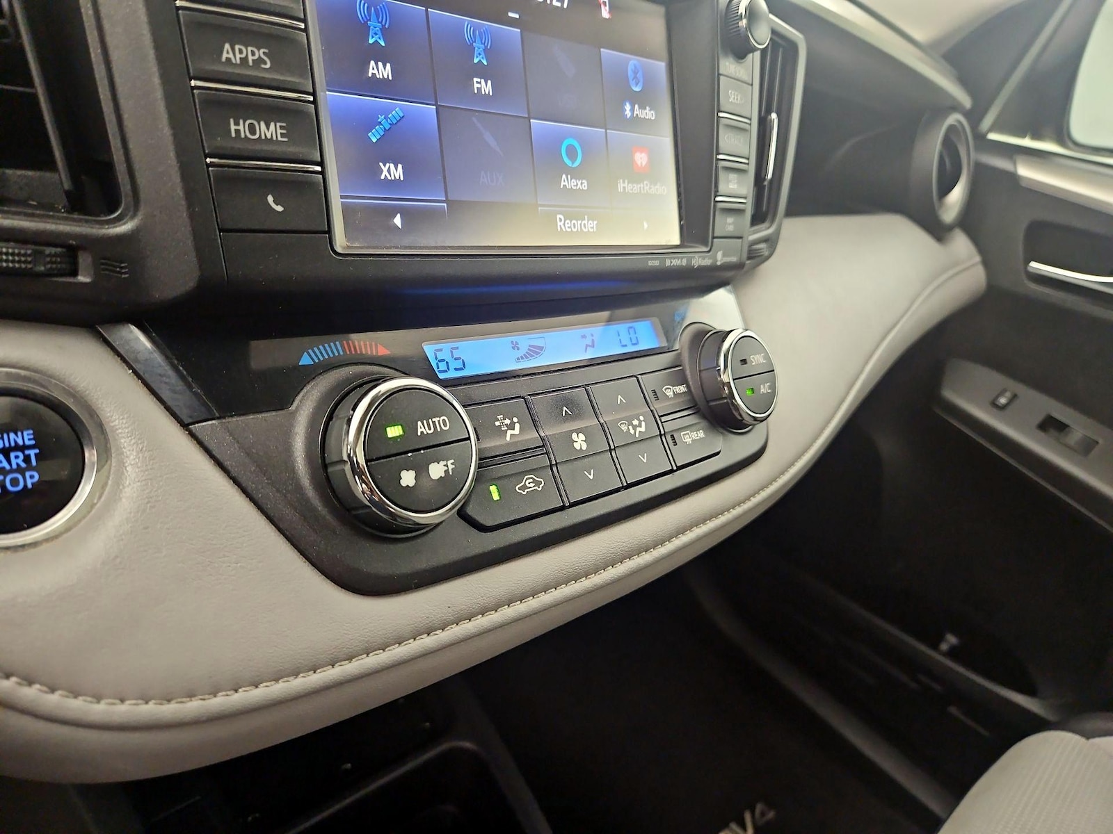 2018 Toyota RAV4 XLE - Photo 17
