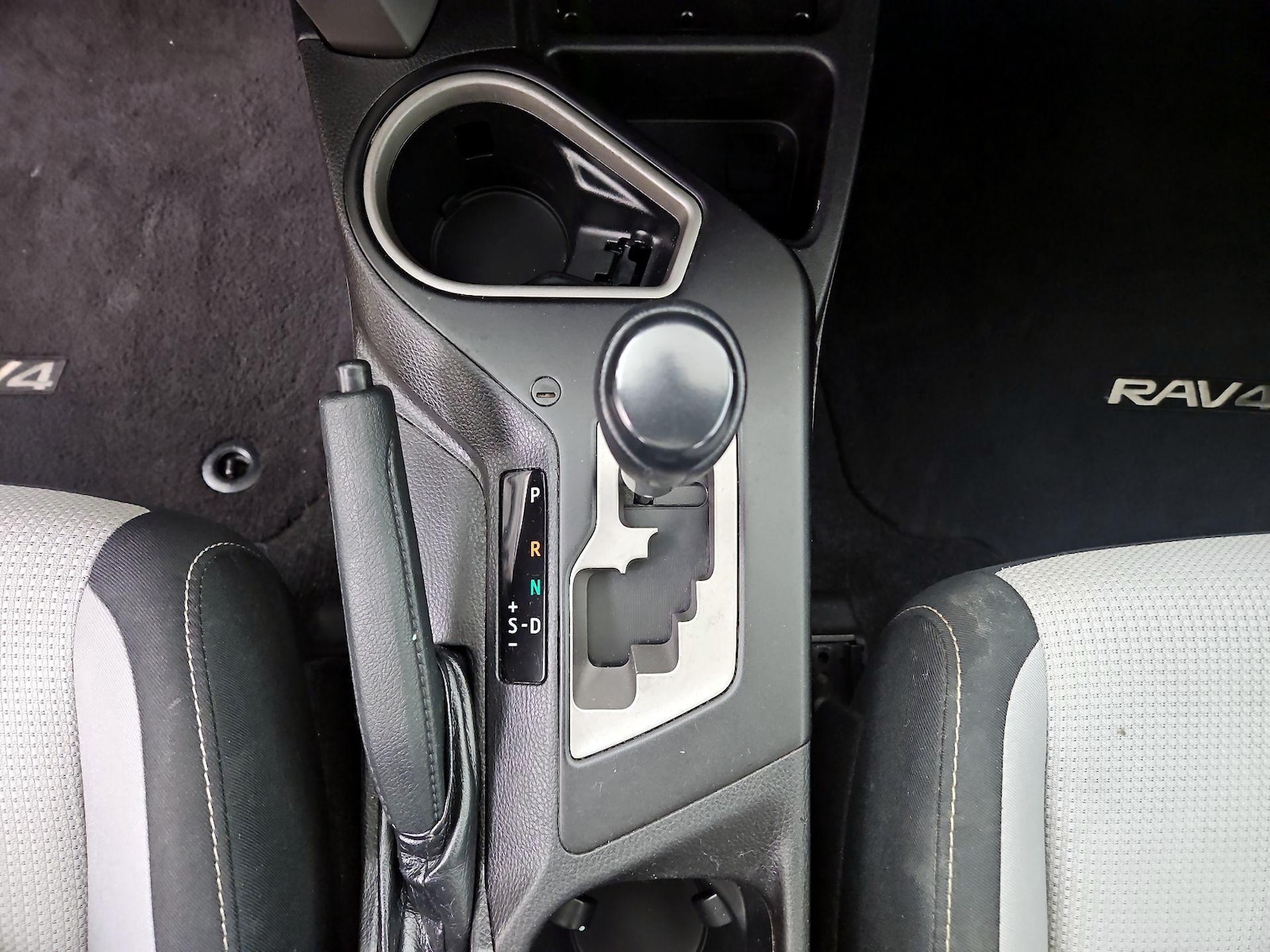 2018 Toyota RAV4 XLE - Photo 18