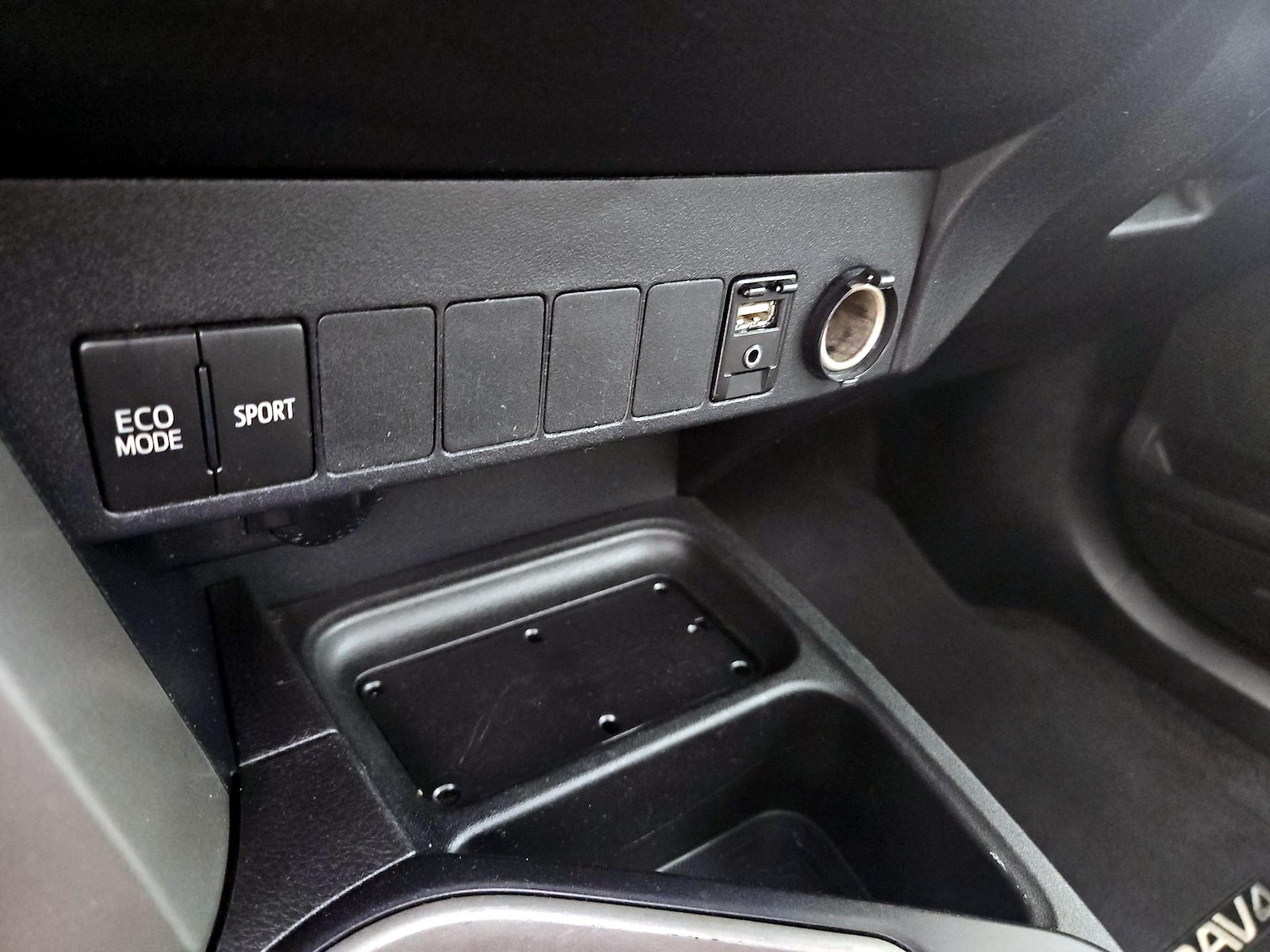 2018 Toyota RAV4 XLE - Photo 19