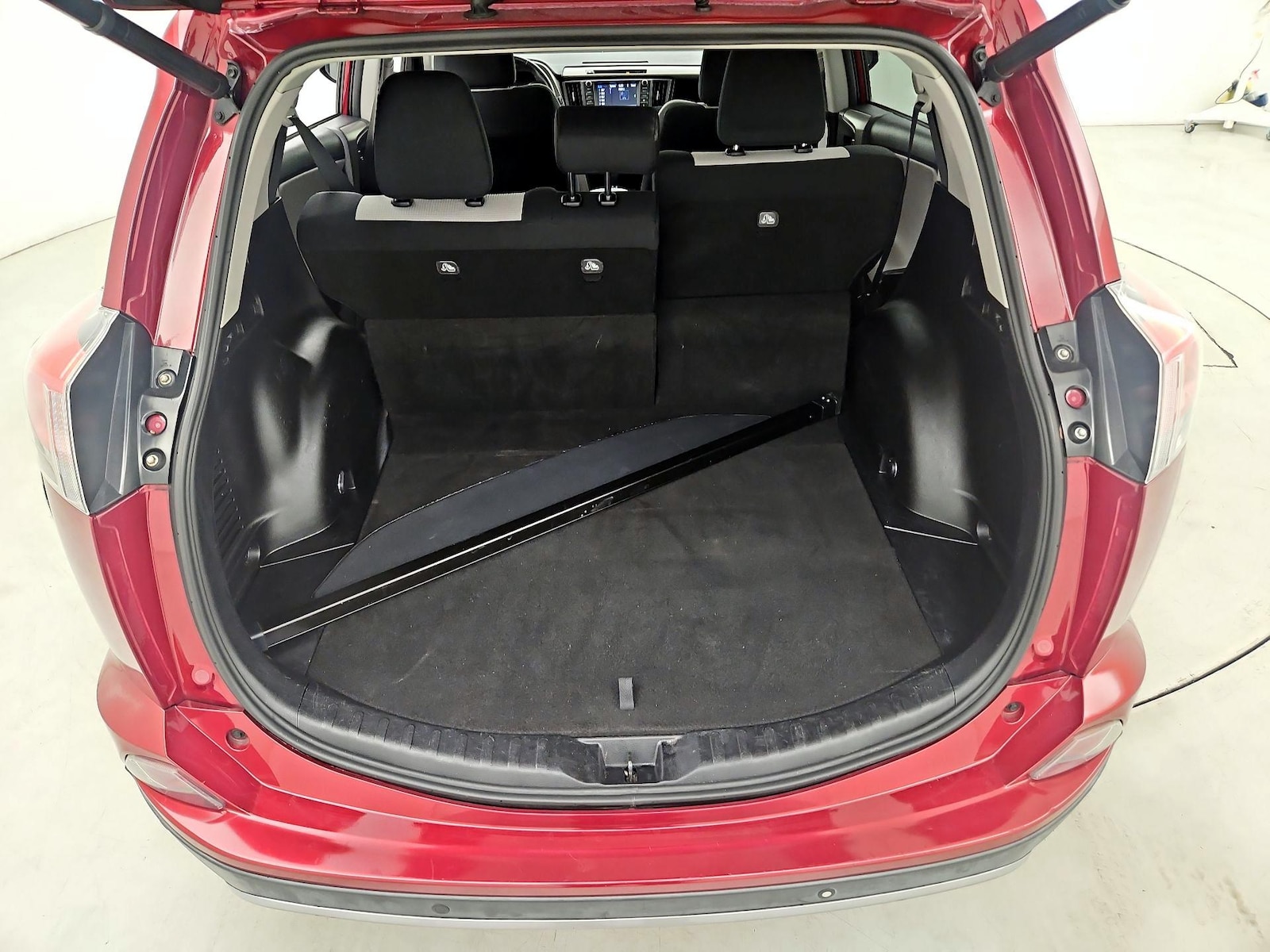2018 Toyota RAV4 XLE - Photo 22