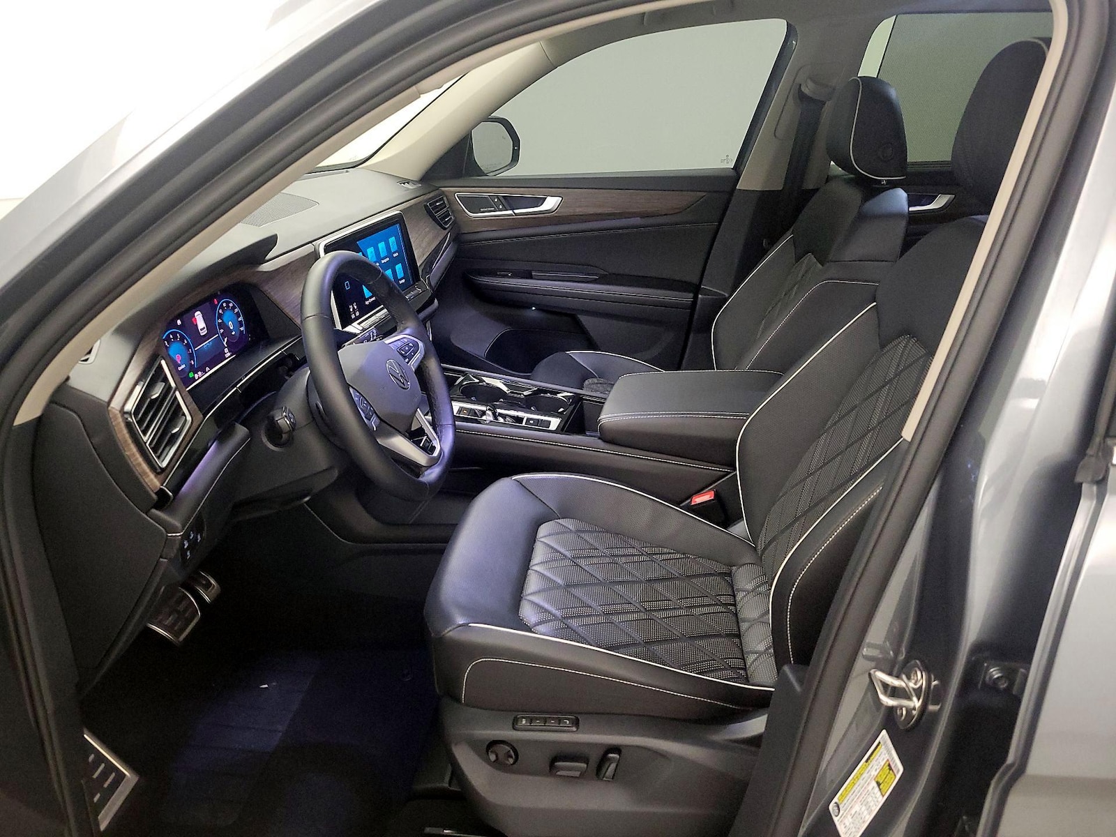 2025 Volkswagen Atlas SEL Premium R-Line - Photo 12