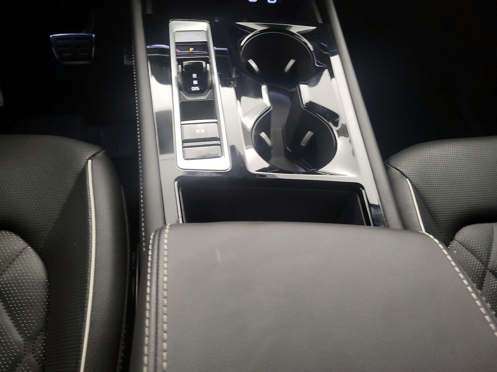 2025 Volkswagen Atlas SEL Premium R-Line - Photo 19