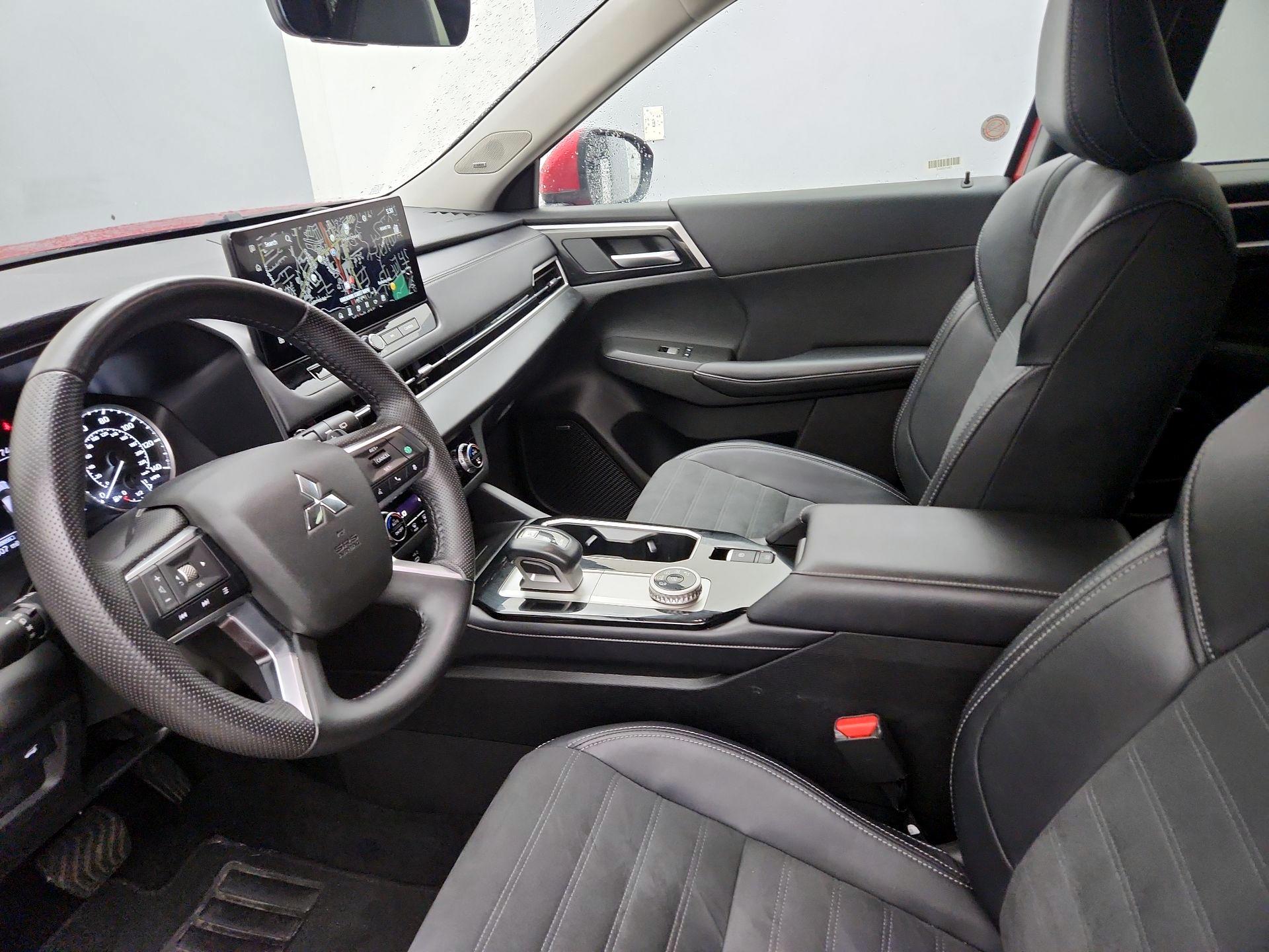 Thumbnail: 2025 Mitsubishi Outlander - 11