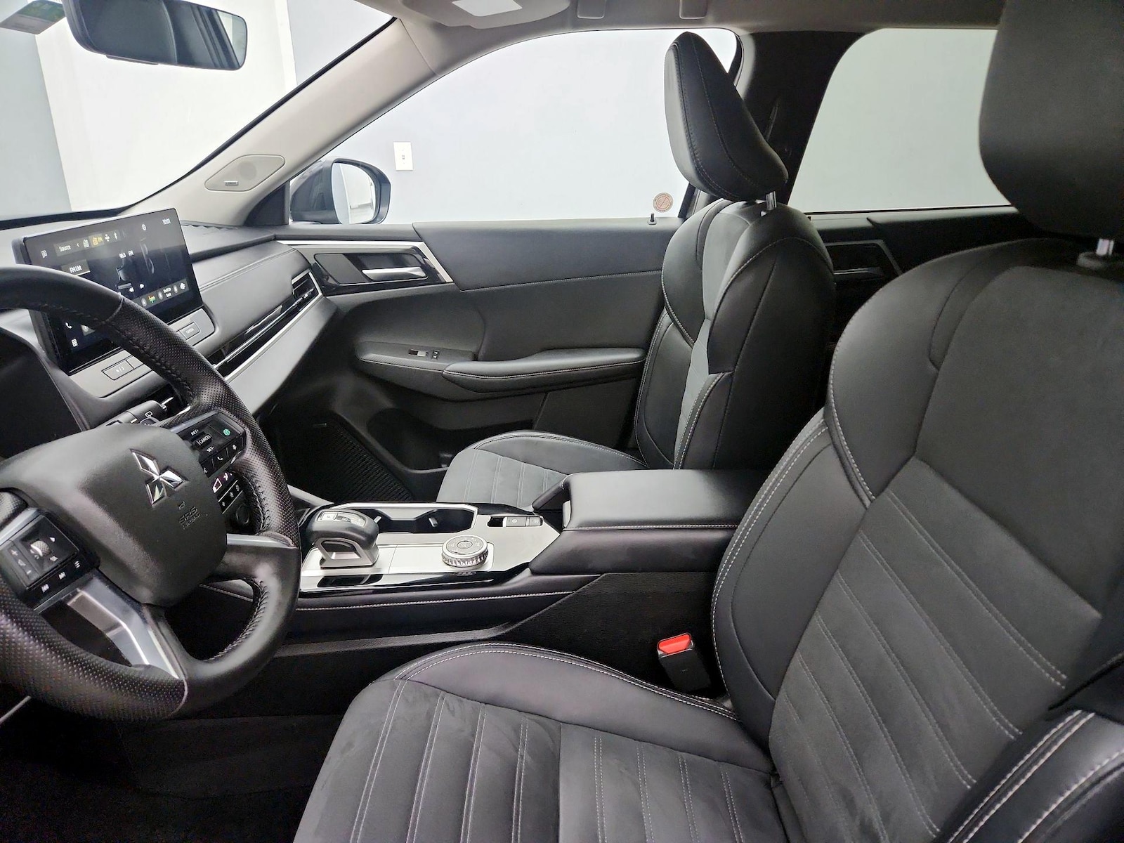 2025 Mitsubishi Outlander SE - Photo 12