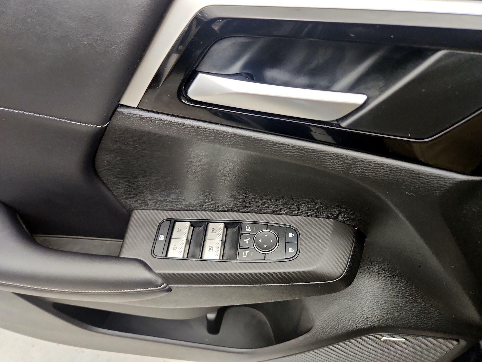 2025 Mitsubishi Outlander SE - Photo 13
