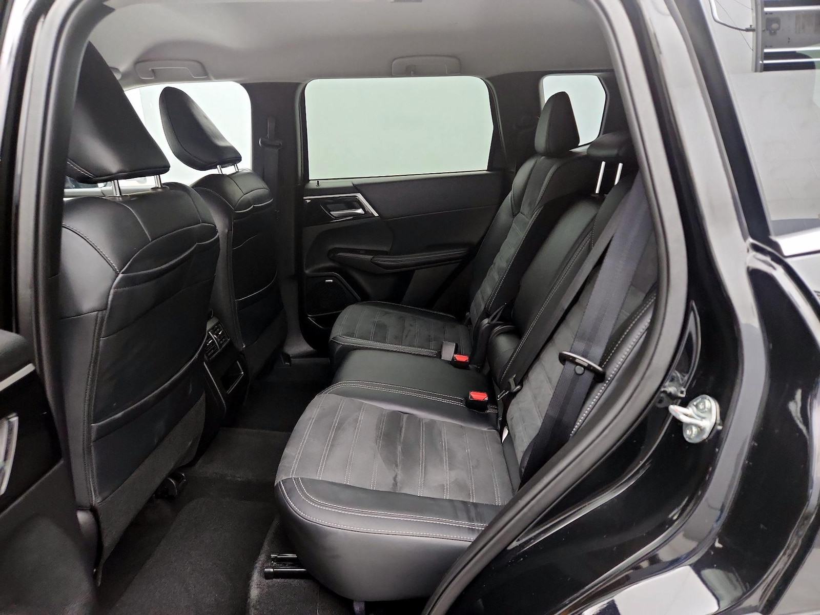 2025 Mitsubishi Outlander SE - Photo 20