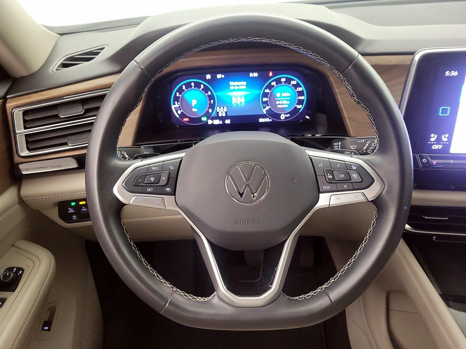2024 Volkswagen Atlas SE w/Tech - Photo 11