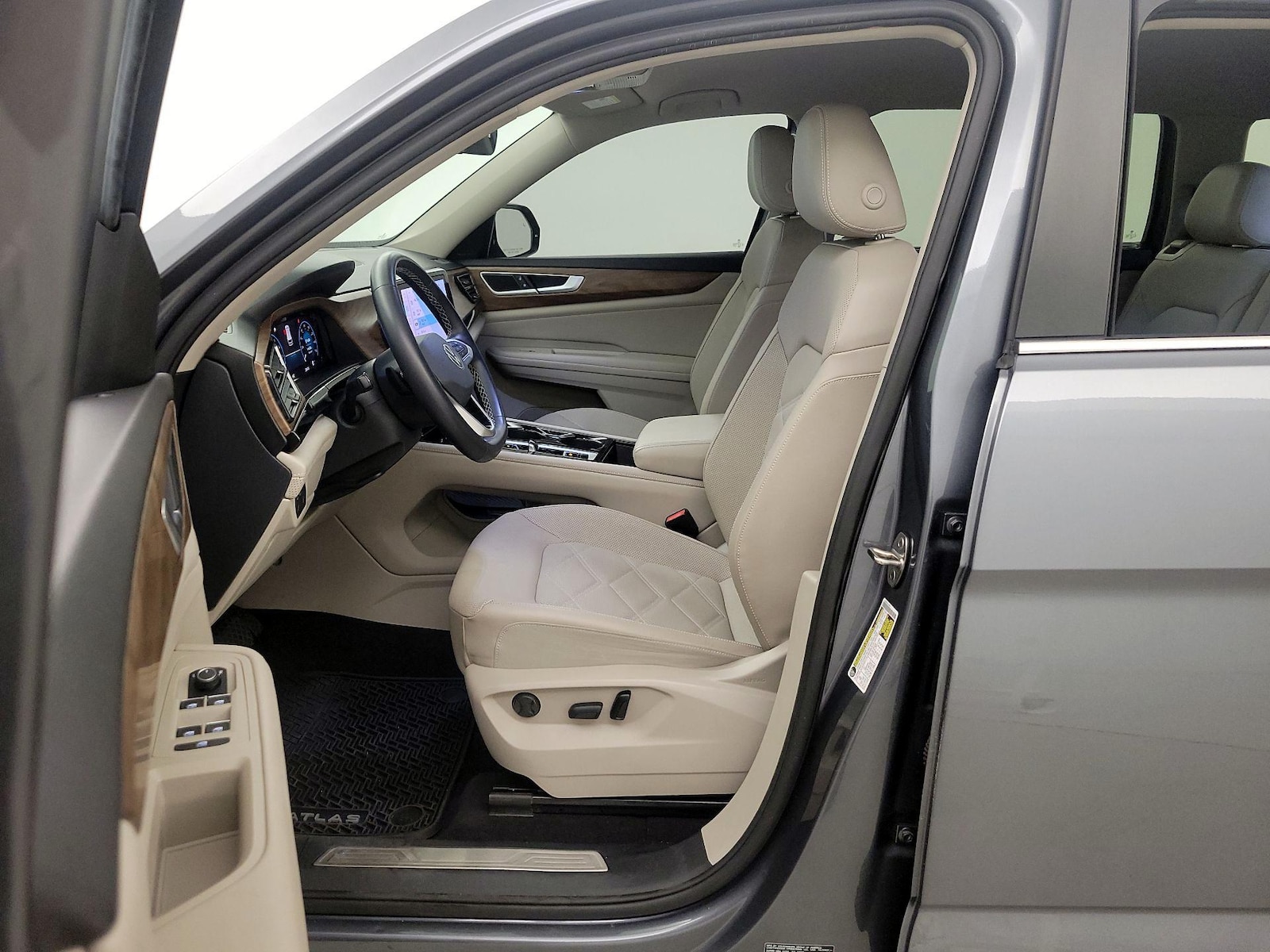 2024 Volkswagen Atlas SE w/Tech - Photo 12