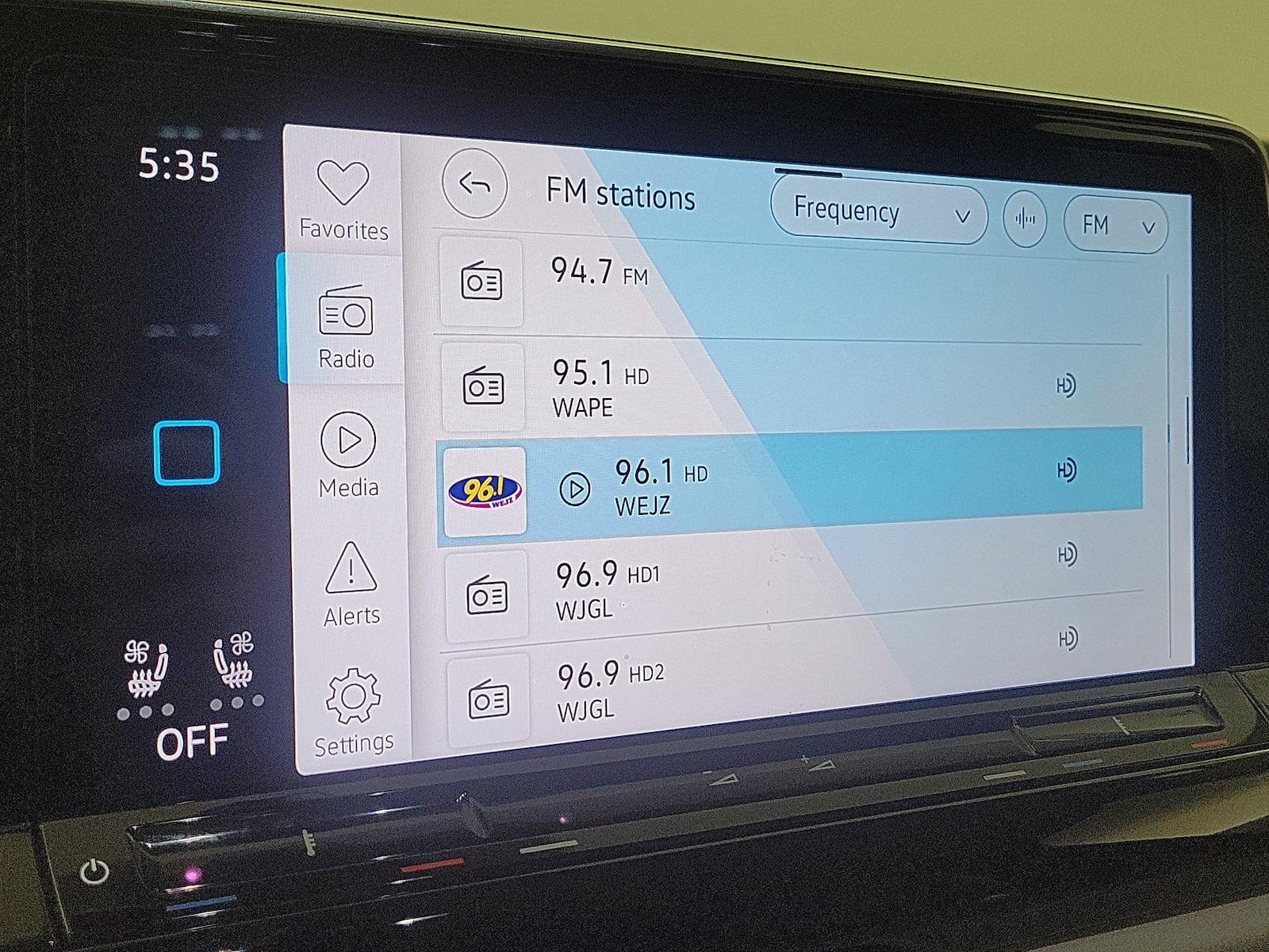 2024 Volkswagen Atlas SE w/Tech - Photo 16