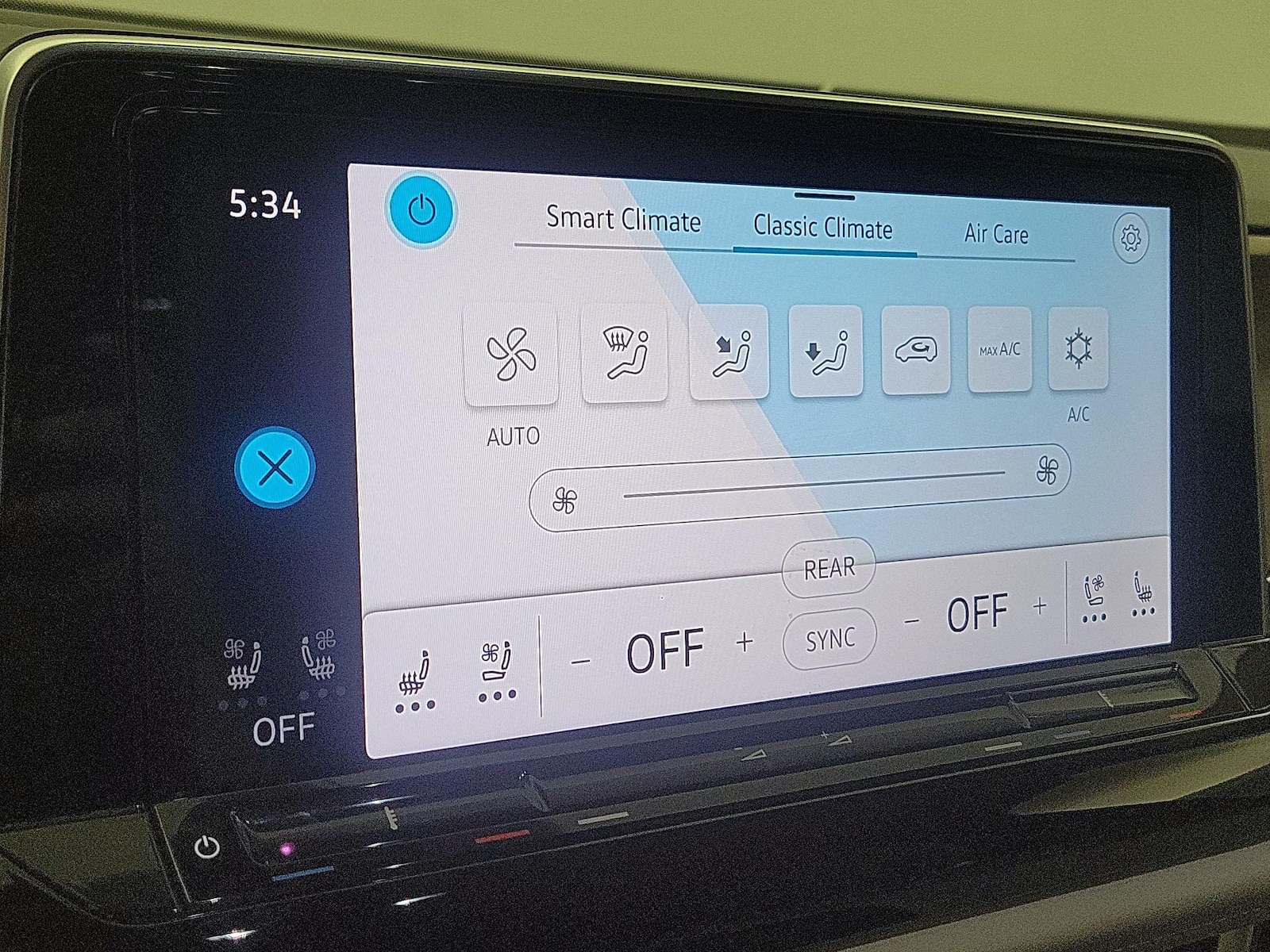 2024 Volkswagen Atlas SE w/Tech - Photo 17