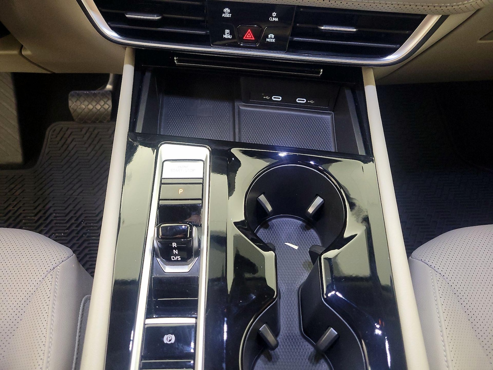 2024 Volkswagen Atlas SE w/Tech - Photo 18