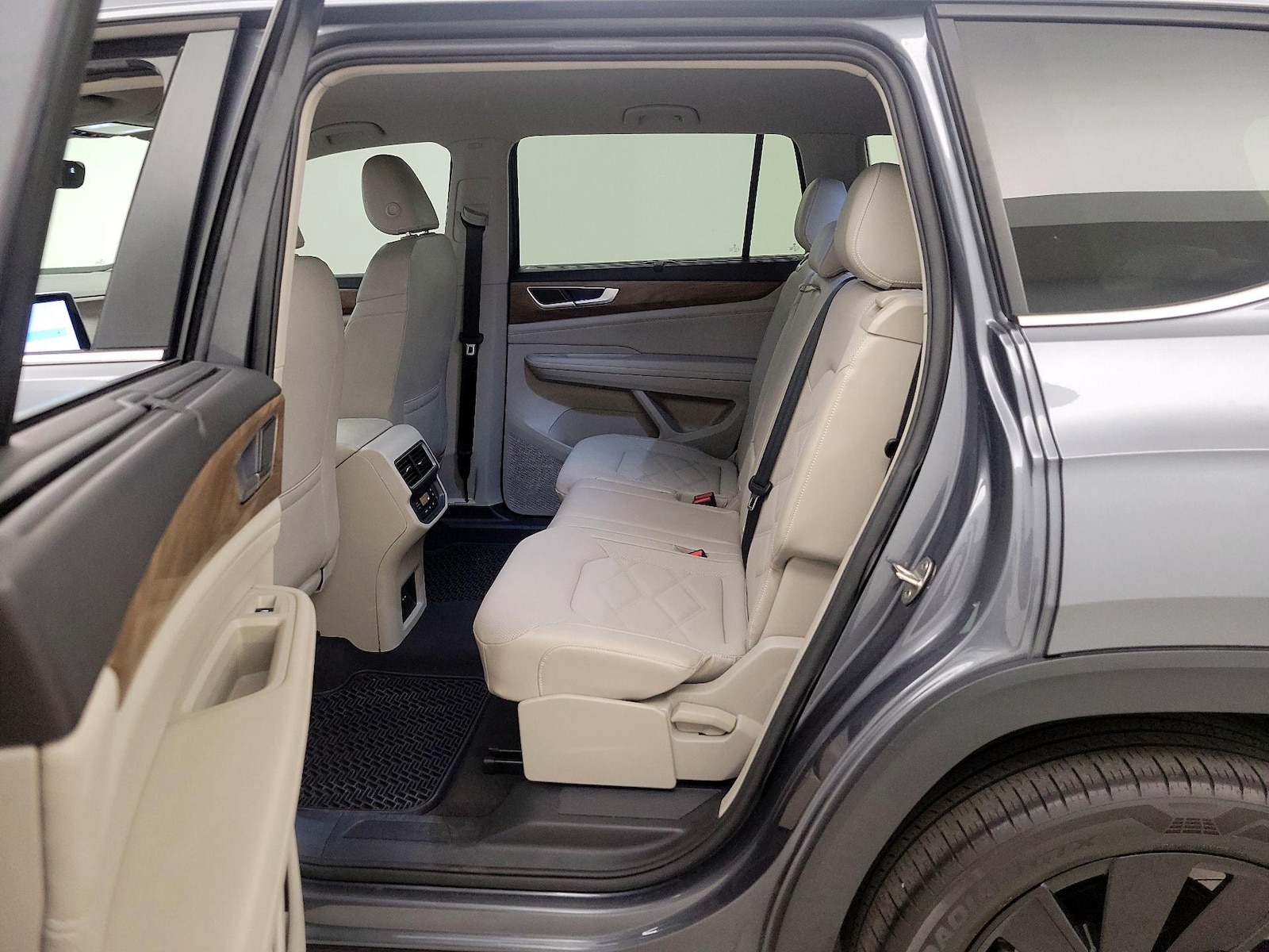 2024 Volkswagen Atlas SE w/Tech - Photo 20